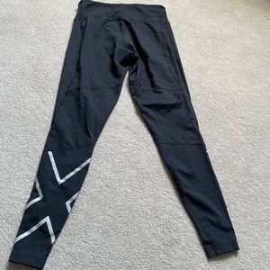 2xu compression leggings. Size small